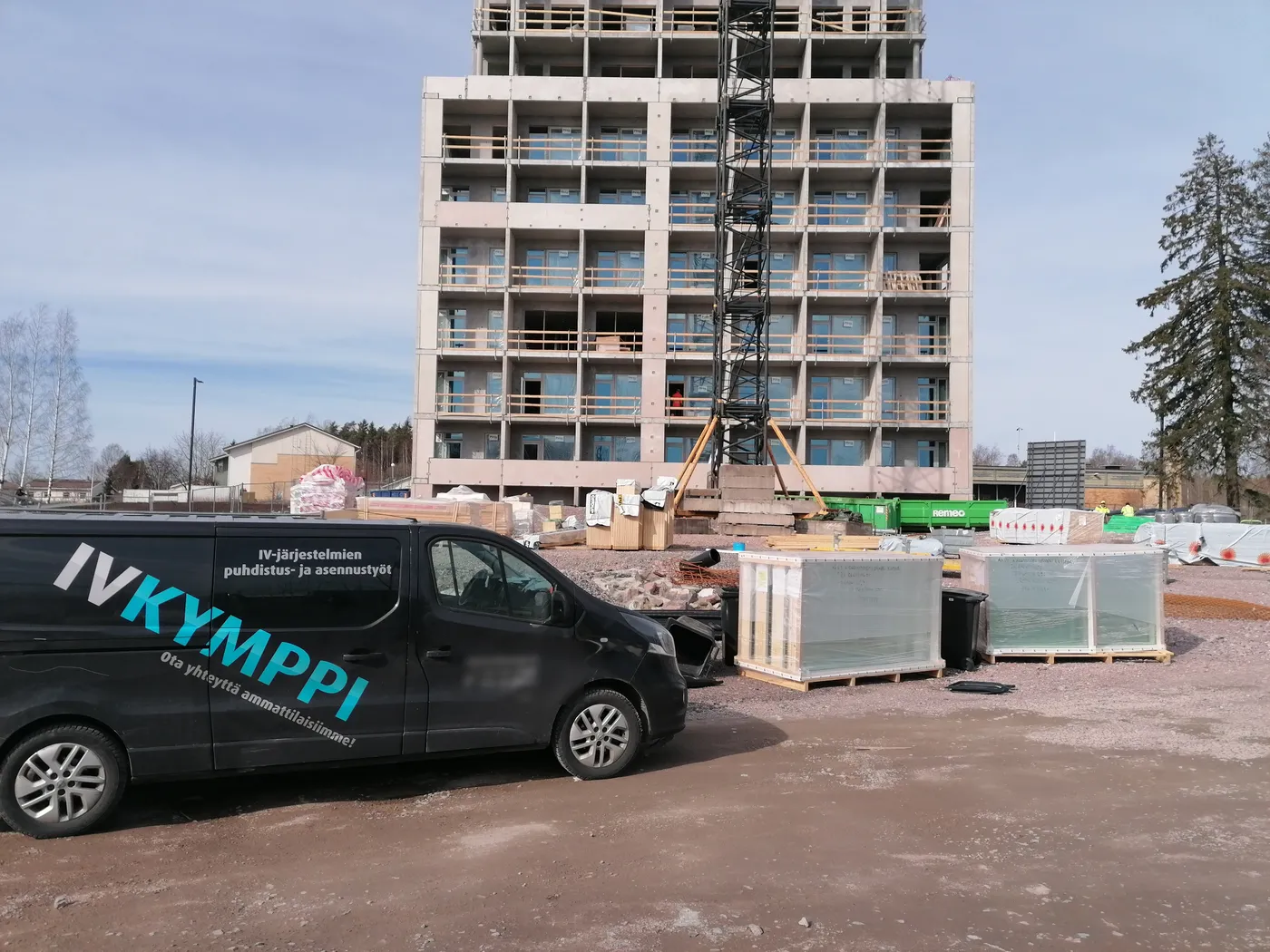 IV Kympin huoltoauto yrityskohteessa