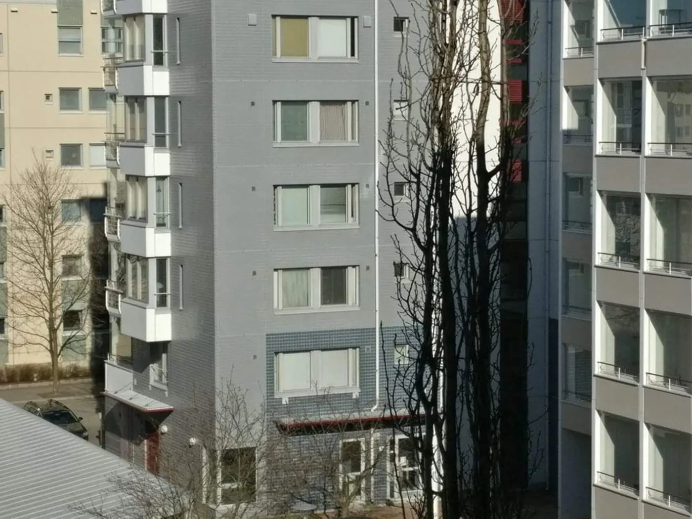 Kerrostalo, jonka ilmanvaihto on huollettu