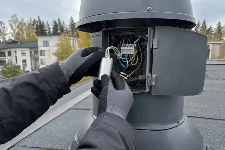 Huippuimurin kondensaattorin vaihto